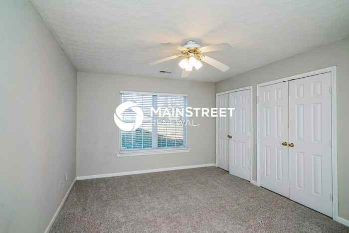 10717 Bayport Rd - Photo 7 of 17