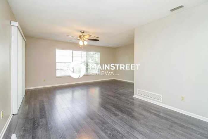 738 Preble Ave - Photo 3 of 16