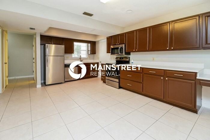 738 Preble Ave - Photo 7 of 16
