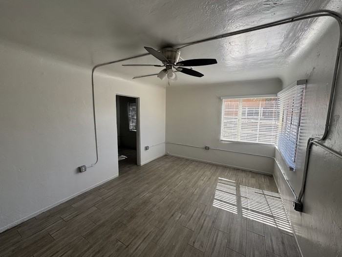 1315 W Clarendon Ave #3 - Photo 3 of 17
