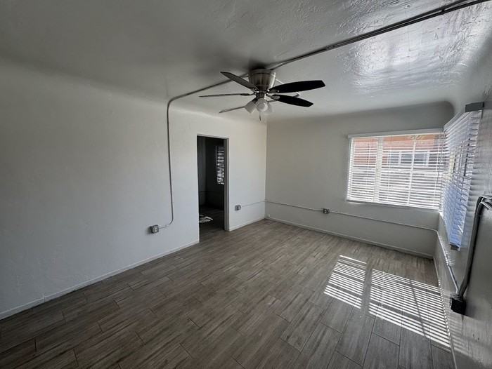 1315 W Clarendon Ave #3 - Photo 4 of 17