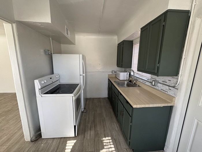 1315 W Clarendon Ave #3 - Photo 6 of 17