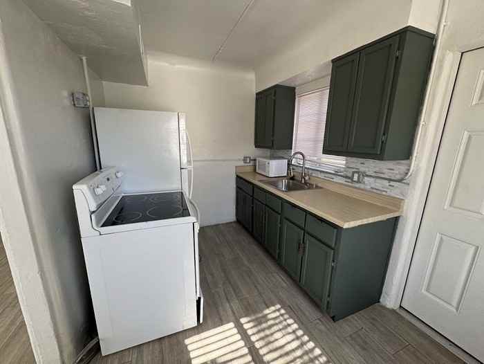 1315 W Clarendon Ave #3 - Photo 7 of 17