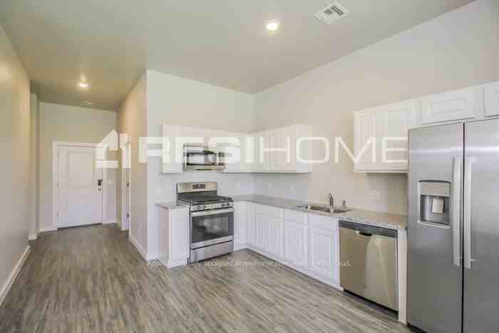 8042 Brighton Ave - Photo 2 of 24