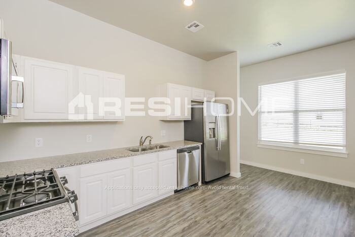 8042 Brighton Ave - Photo 5 of 24