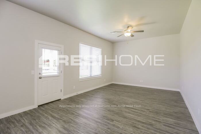 8042 Brighton Ave - Photo 6 of 24