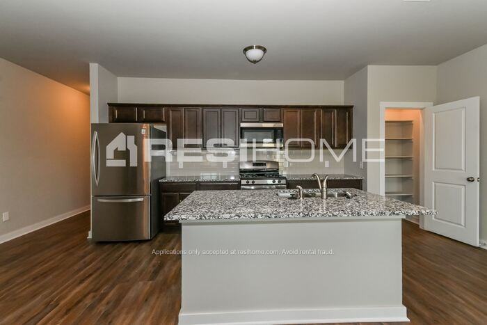 14312 Peach Tree Dr - Photo 2 of 21