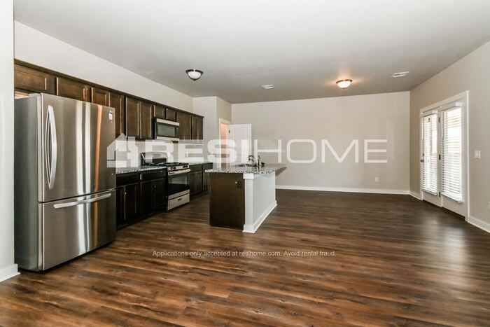 14312 Peach Tree Dr - Photo 3 of 21