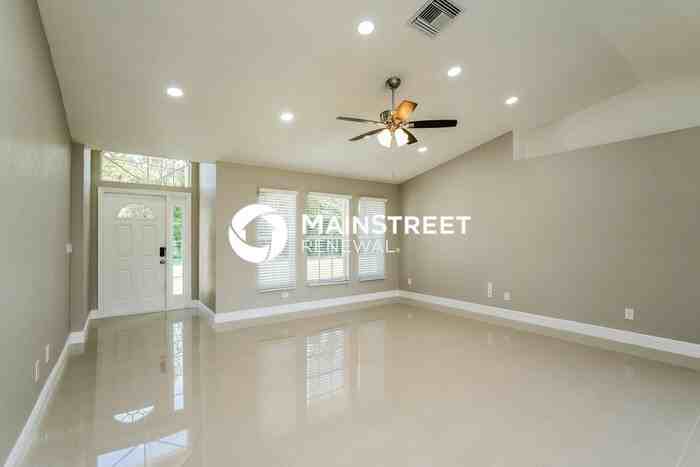 5551 Benton St - Photo 4 of 16