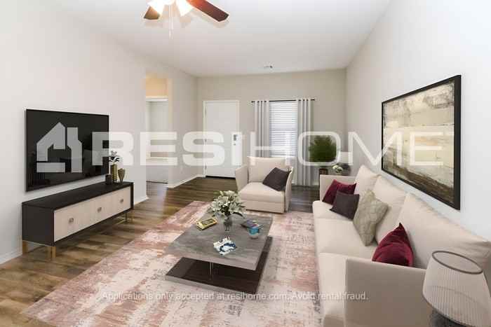 916 Klare Ln - Photo 4 of 15