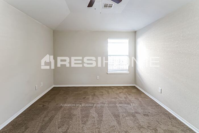 3037 Pinecrest St - Photo 4 of 19