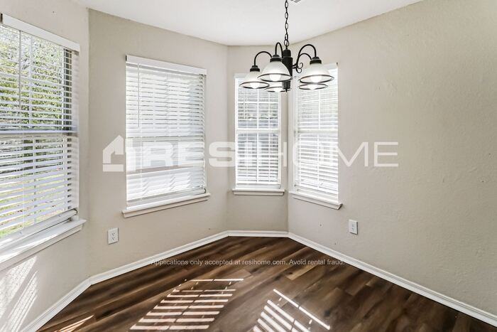 3037 Pinecrest St - Photo 6 of 19