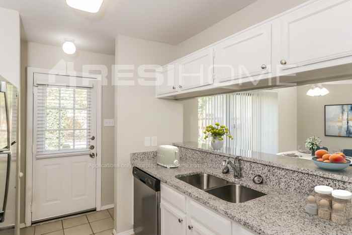 2213 Salerno Dr - Photo 3 of 17