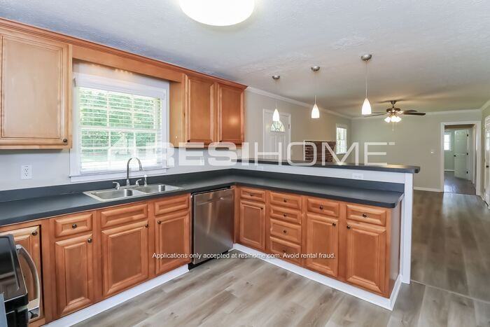 2141 Sandalwood Ln Sw - Photo 3 of 20