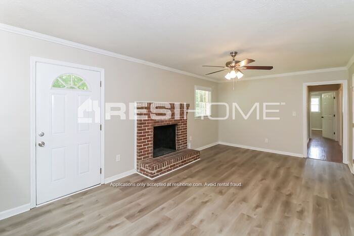 2141 Sandalwood Ln Sw - Photo 4 of 20