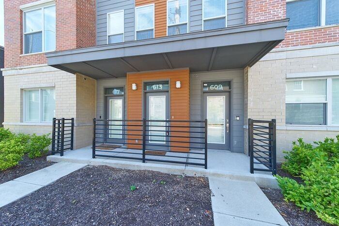 613 Fort Wayne Ave - Photo 2 of 19