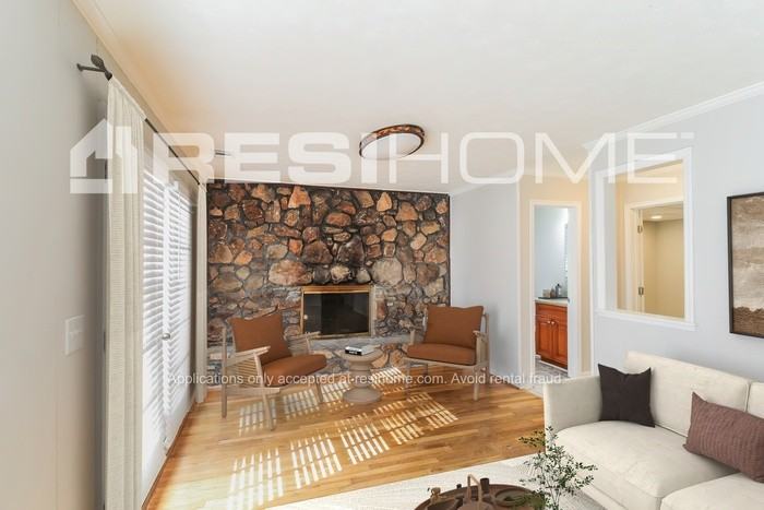 3491 Albatross Ct - Photo 4 of 19