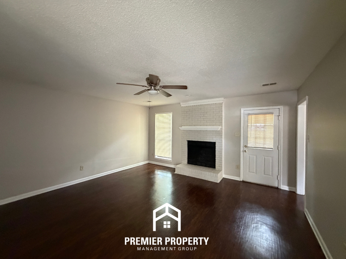 2125 Pillsbury Pl - Photo 3 of 20