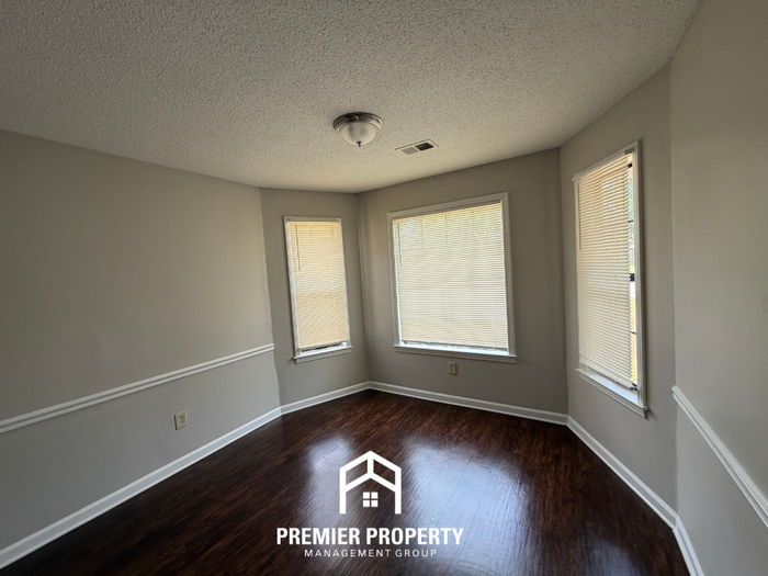 2125 Pillsbury Pl - Photo 4 of 20