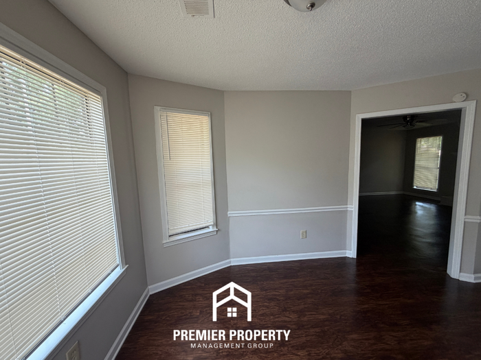 2125 Pillsbury Pl - Photo 5 of 20