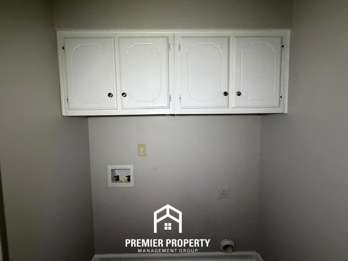 2125 Pillsbury Pl - Photo 7 of 20