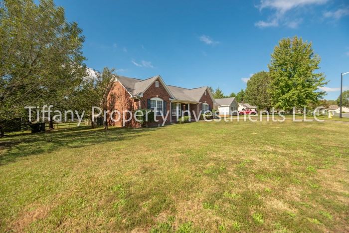 2427 Hunters Way - Photo 3 of 30