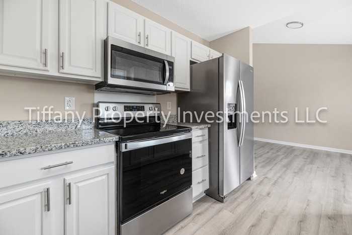 2427 Hunters Way - Photo 5 of 30