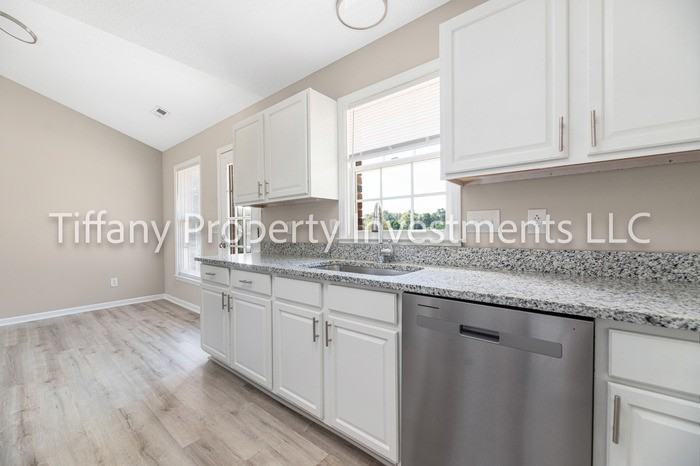 2427 Hunters Way - Photo 6 of 30
