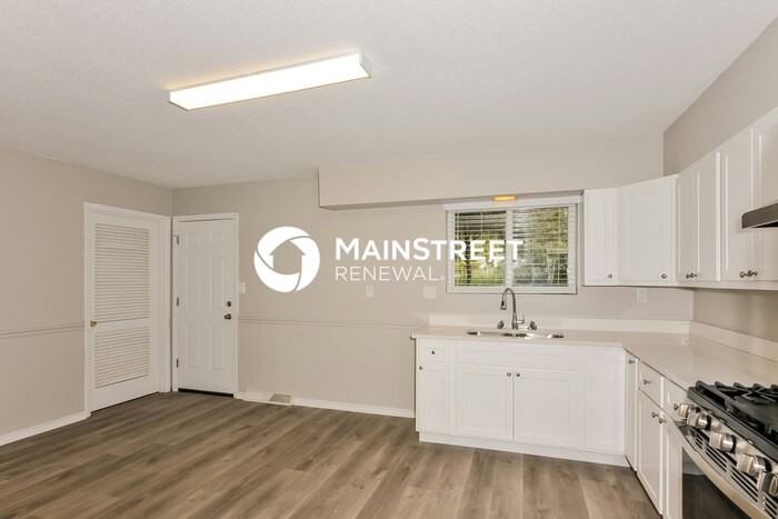 9807 Guthrie Ave - Photo 4 of 16