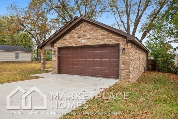 2102 Moss St - Photo 2 of 30