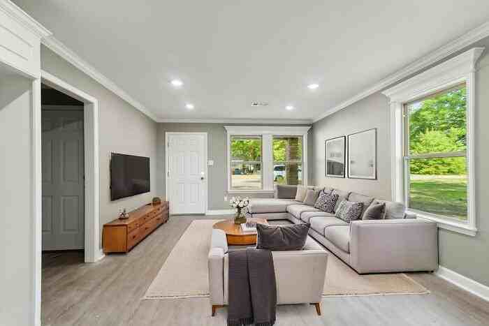 2102 Moss St - Photo 6 of 30