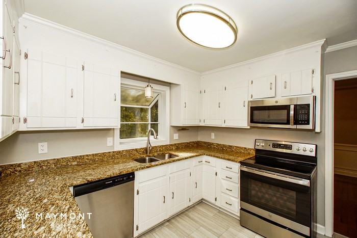 1139 Bloom Wood Ln - Photo 7 of 16
