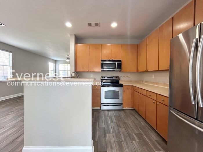 3917 Cannonsgate Ln - Photo 3 of 32