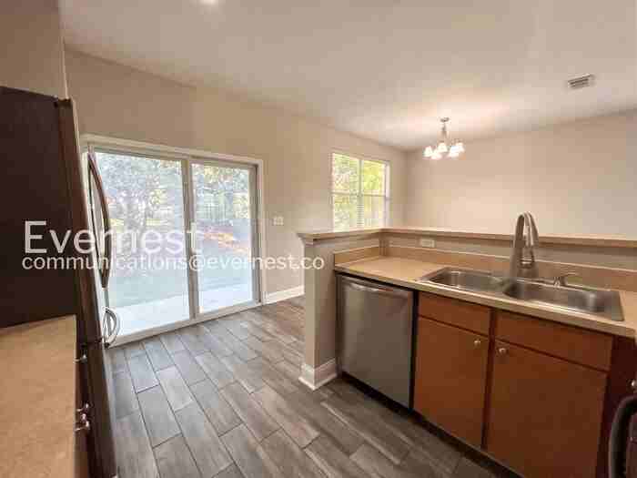3917 Cannonsgate Ln - Photo 4 of 32
