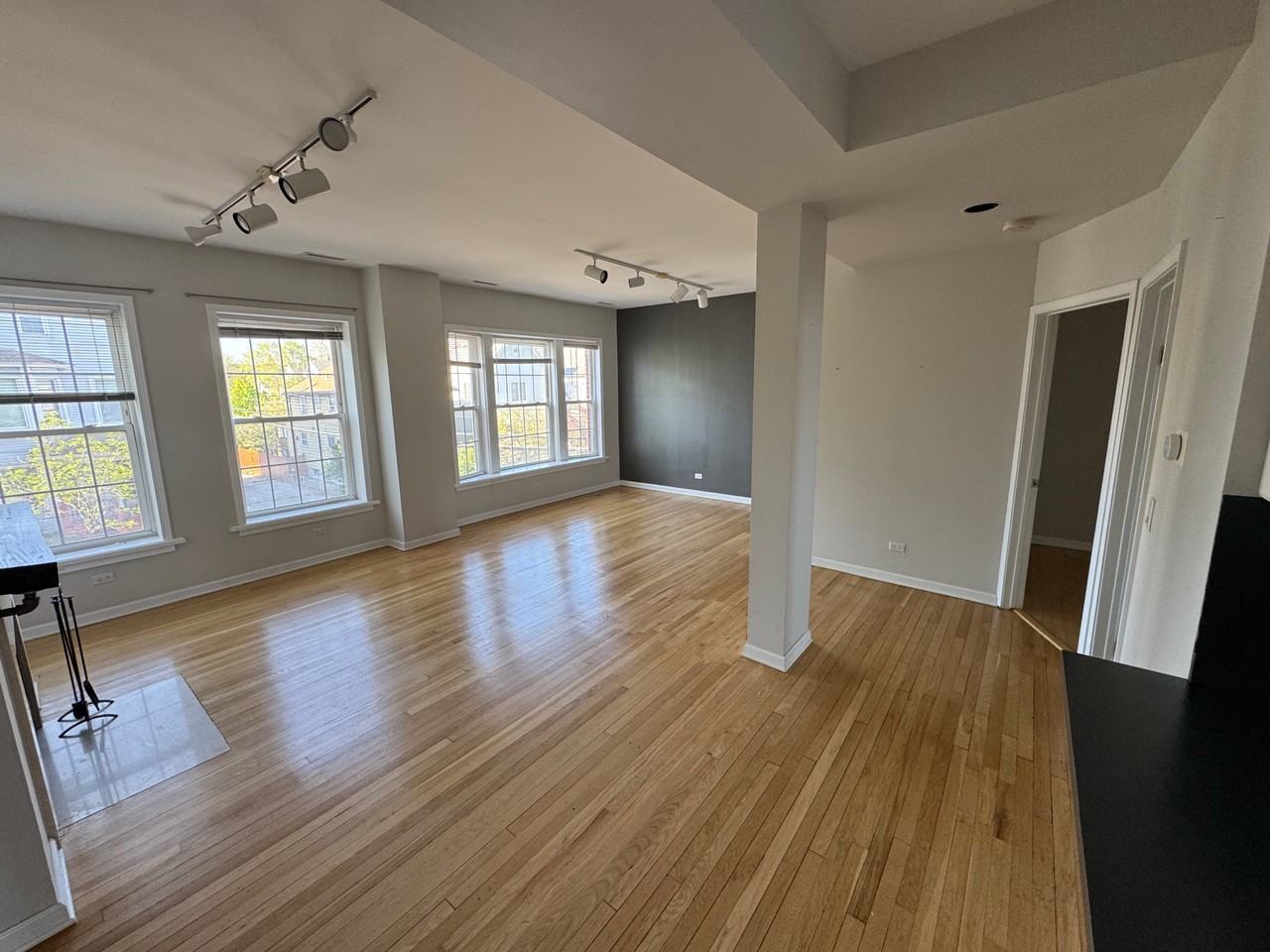 1756 W Ainslie St #2 - Photo 2 of 24