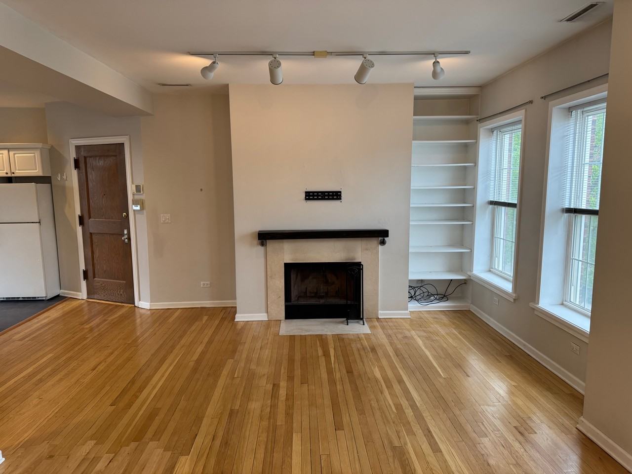 1756 W Ainslie St #2 - Photo 6 of 24