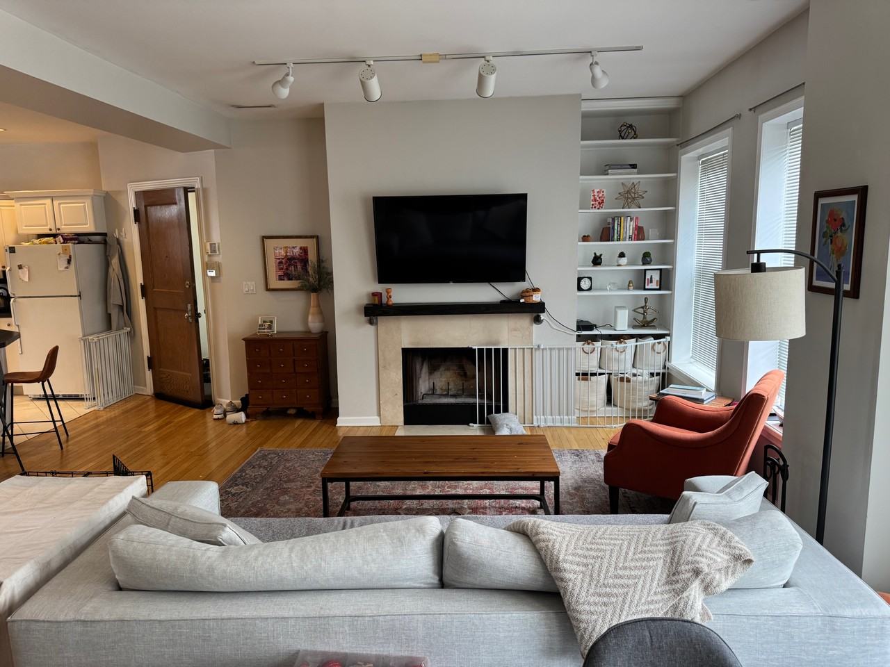 1756 W Ainslie St #2 - Photo 7 of 24