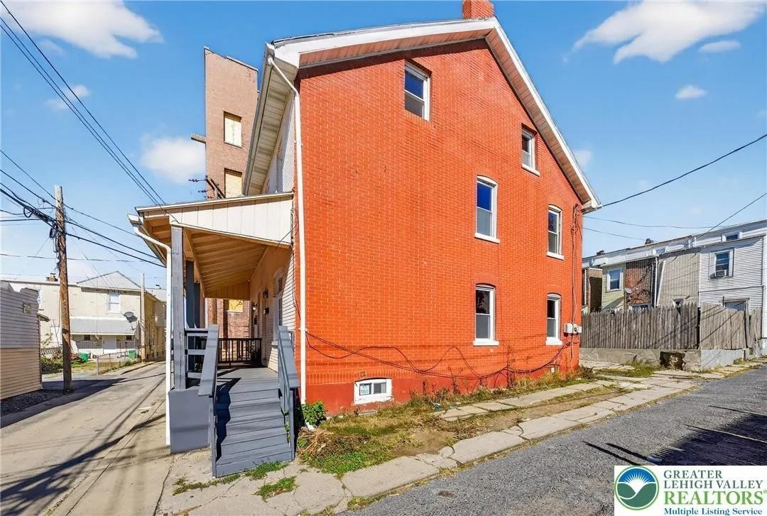 739 N Hazel St #NA - Photo 3 of 17