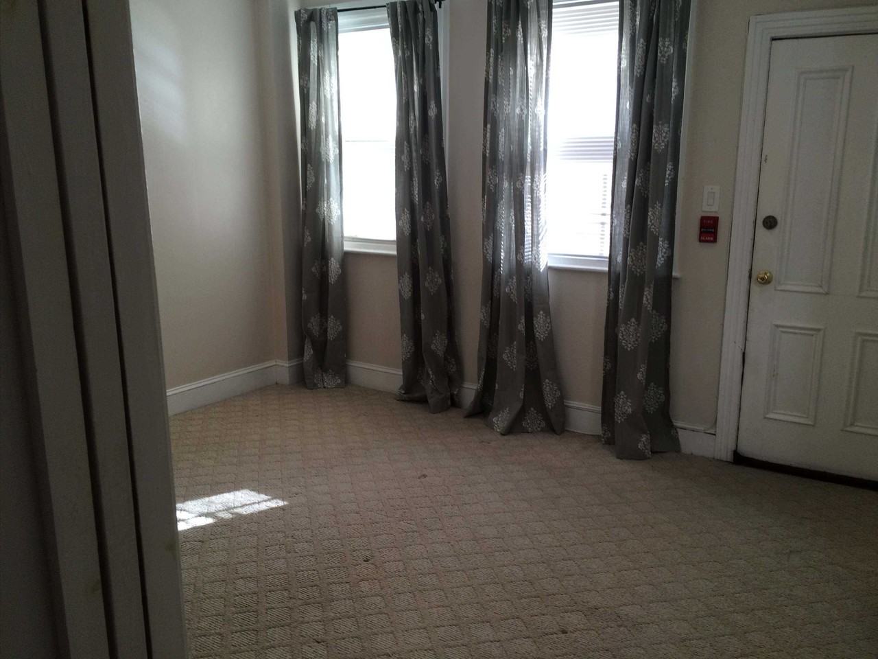 1910 Fairmount Ave #1R - Photo 7 of 9