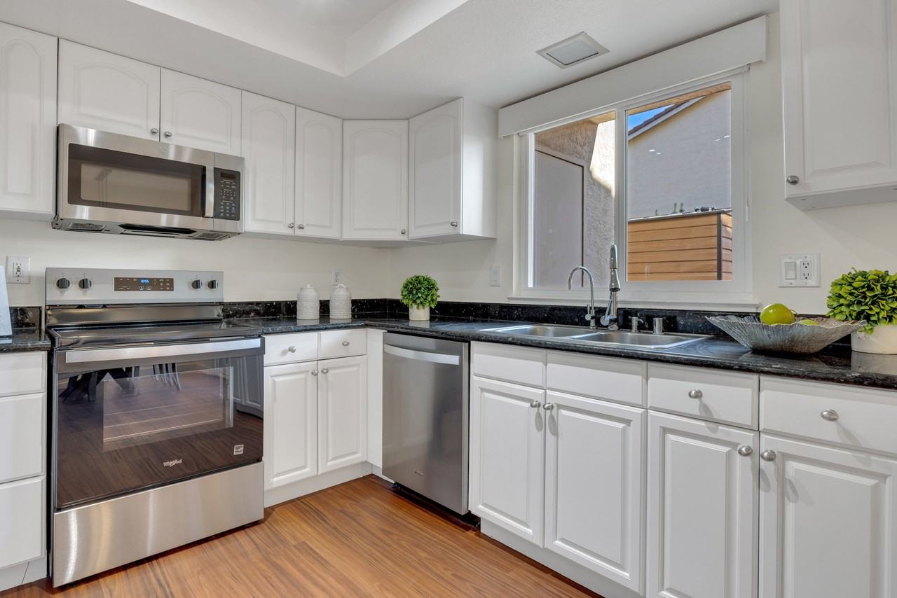 4452 Del Valle Pkwy #4452 - Photo 4 of 16
