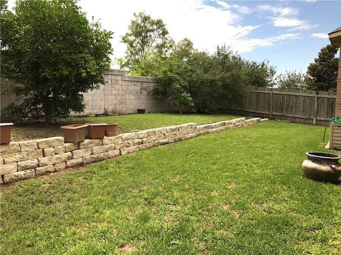2217 Westfalian Trl - Photo 2 of 14