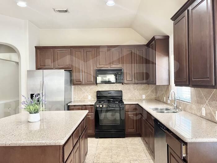 2217 Westfalian Trl - Photo 4 of 14