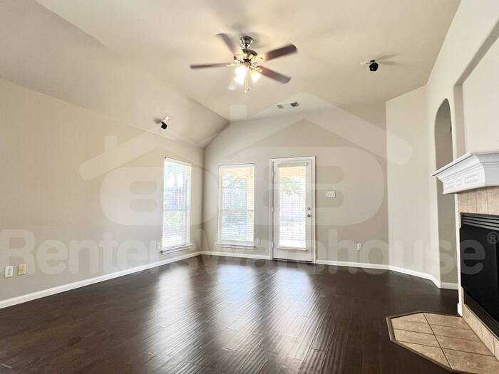 2217 Westfalian Trl - Photo 7 of 14