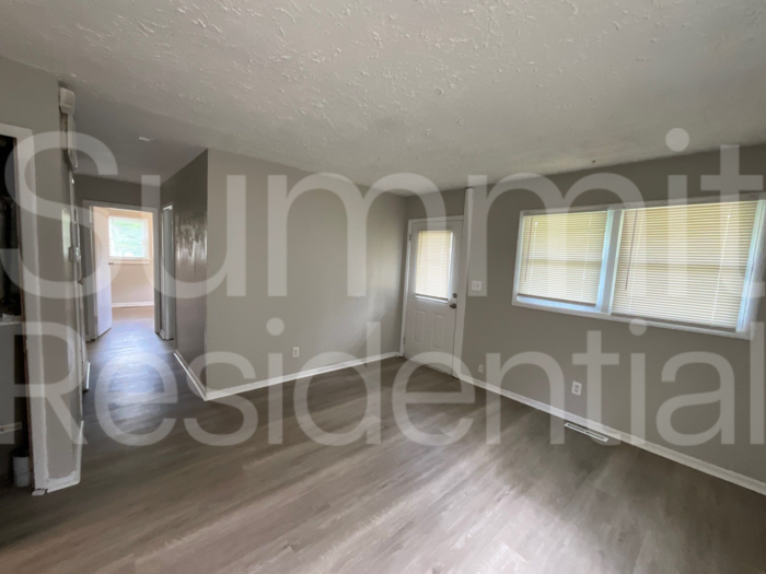 5601 E 39th Ter - Photo 2 of 14