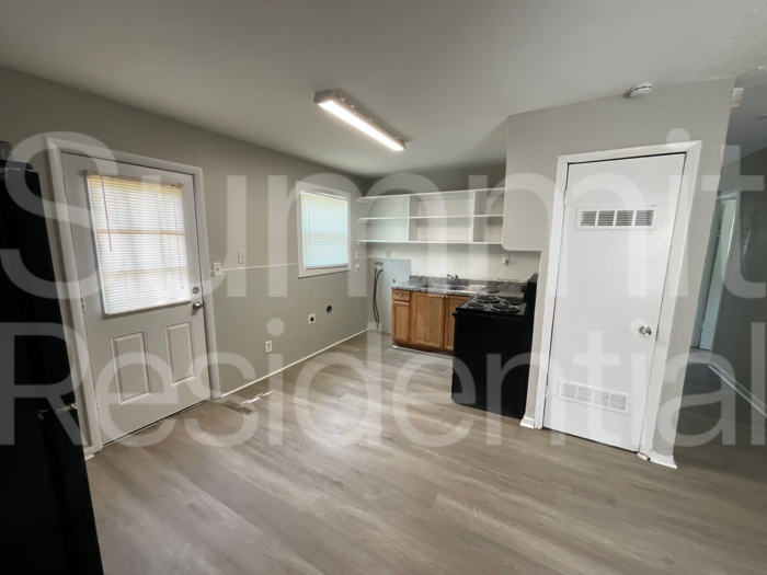 5601 E 39th Ter - Photo 5 of 14