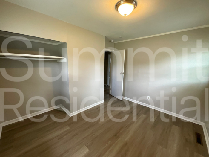 5601 E 39th Ter - Photo 6 of 14
