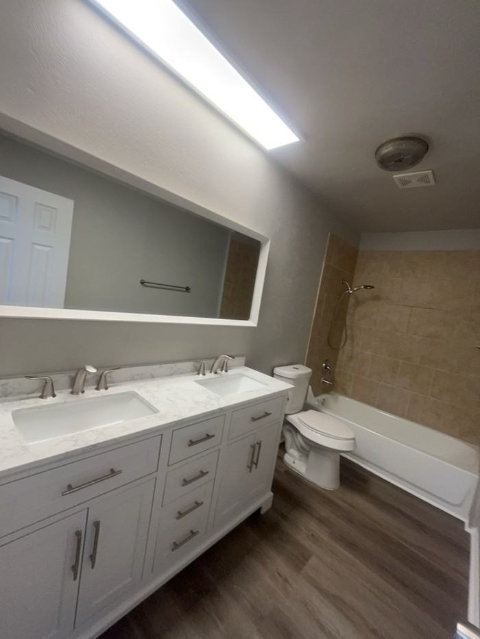 1104 Southmoor Dr #B - Photo 4 of 10