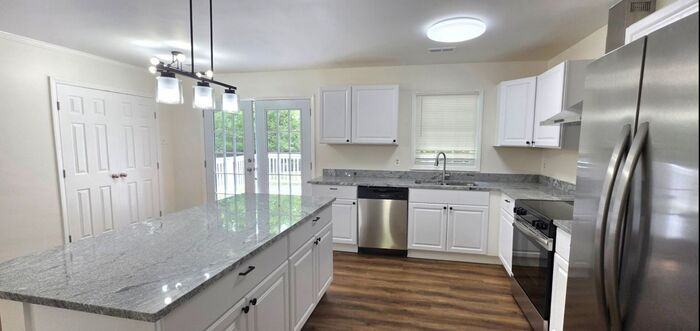 4705 Hartland Cir - Photo 3 of 7