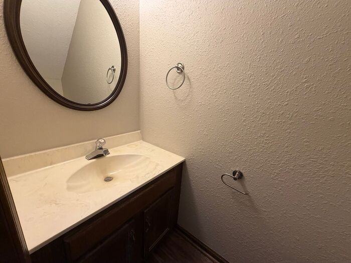 256 Nw Woods Chapel Rd - Photo 5 of 24