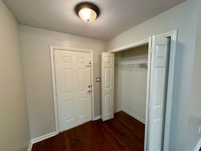 403 Barrington Hills Dr - Photo 4 of 22